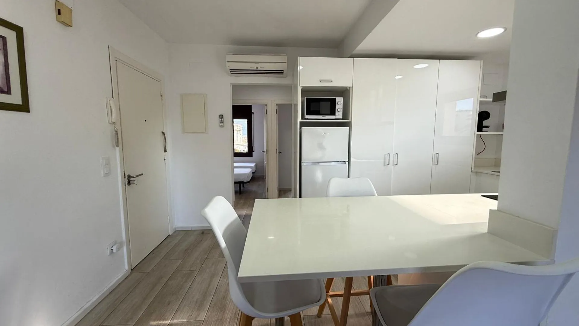 Agi Montseny Apartment Roses