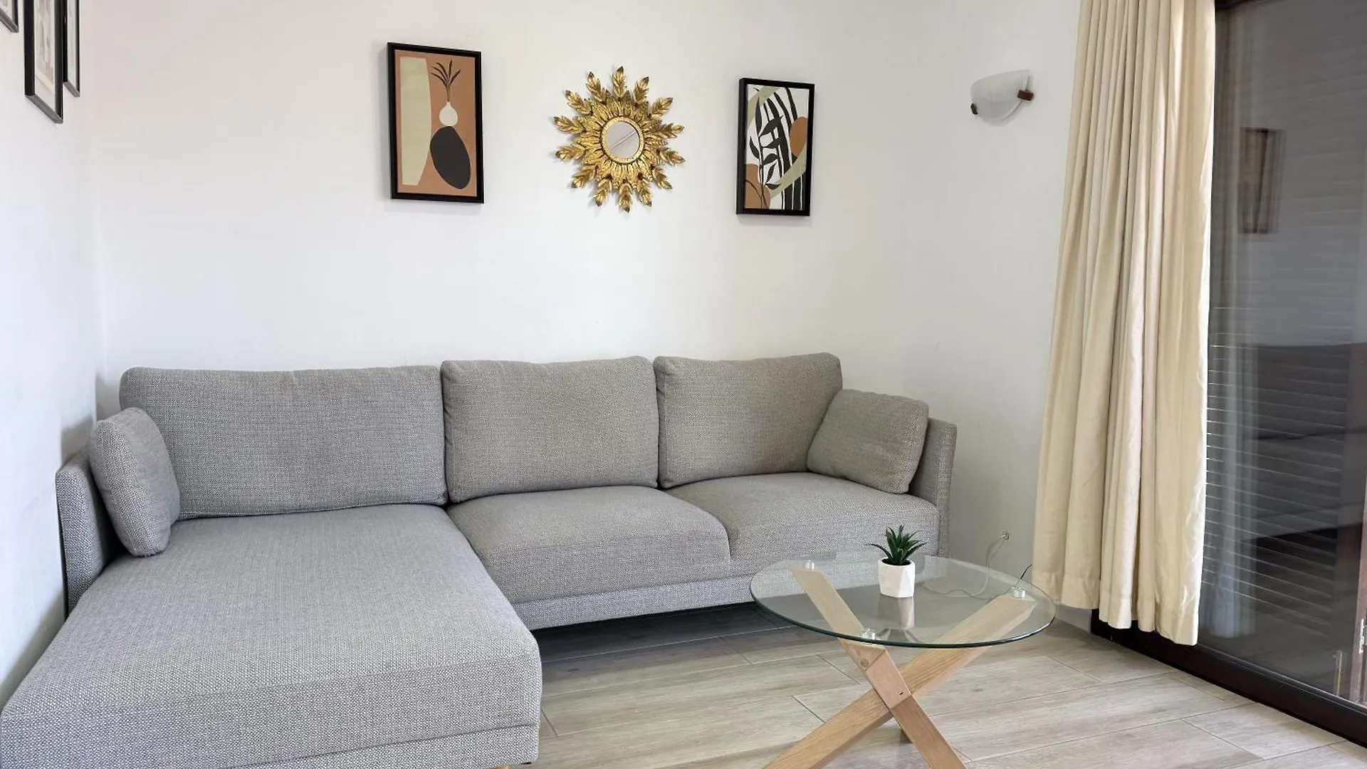 Agi Montseny Apartment Roses