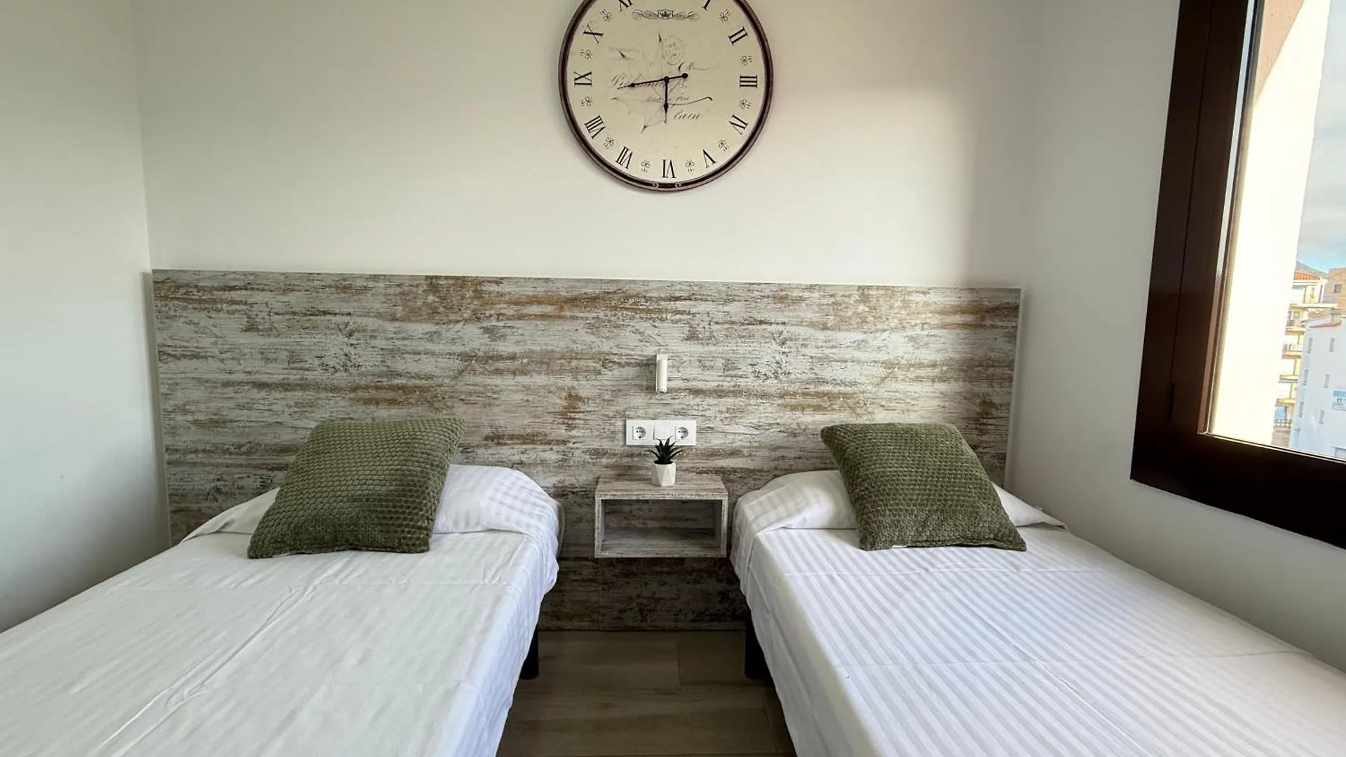 Agi Montseny Apartment Roses