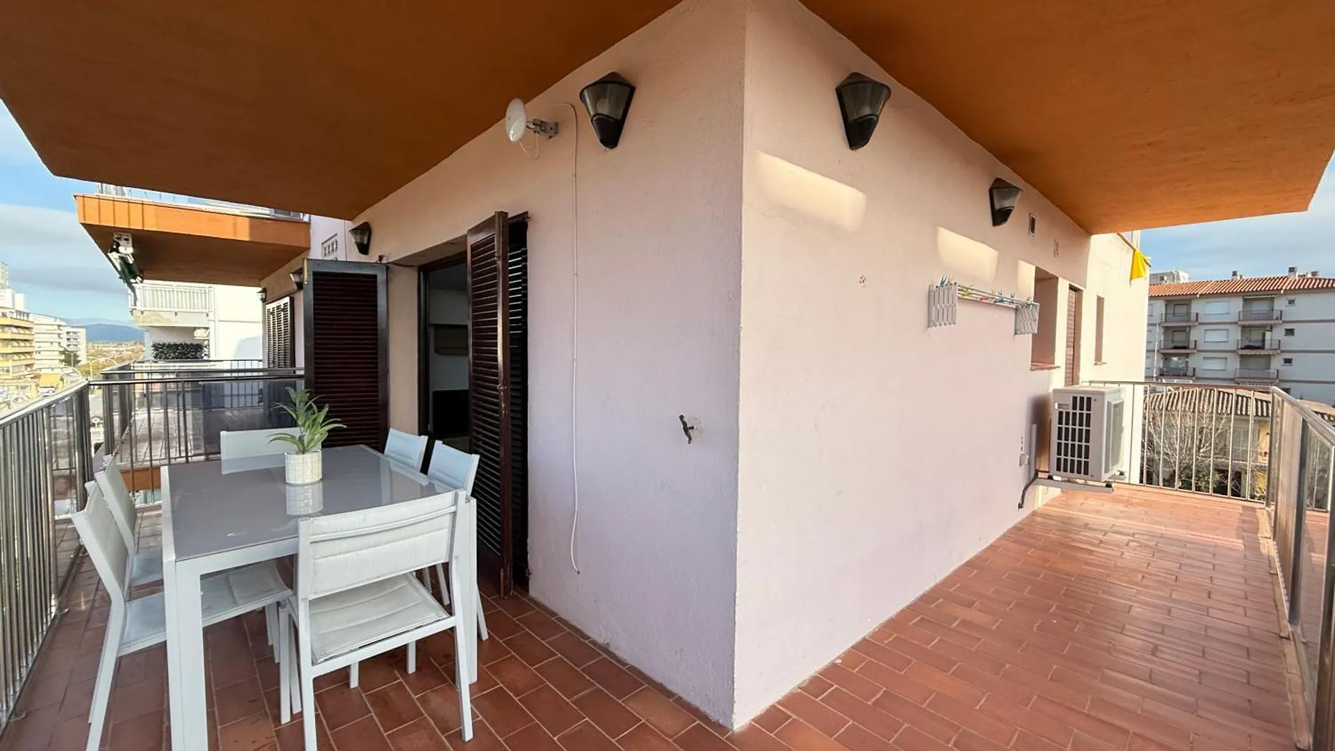 Agi Montseny Apartment Roses
